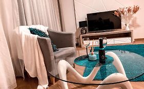 Apartament Solna 80 - Centrum Miasta z podziemnym garażem